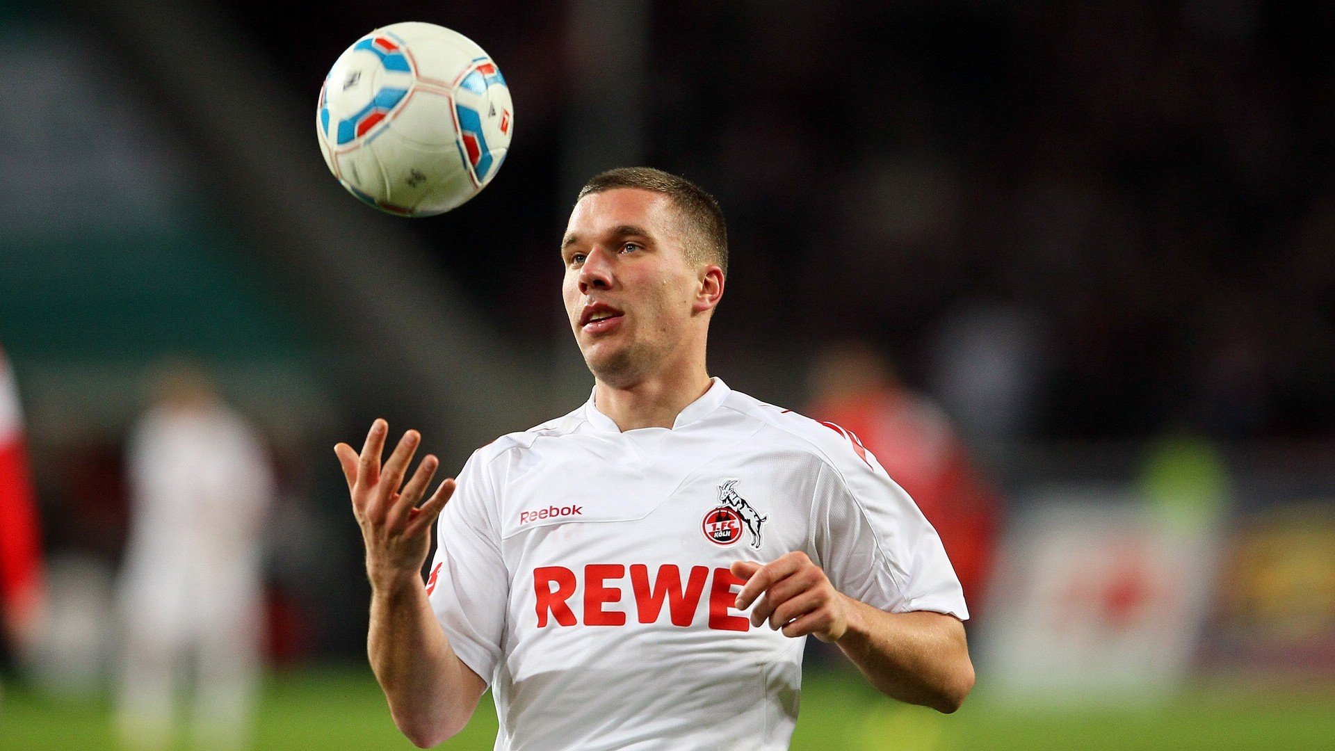 LeyuSports-曼联在主场逆转利物浦,争夺积分榜前列